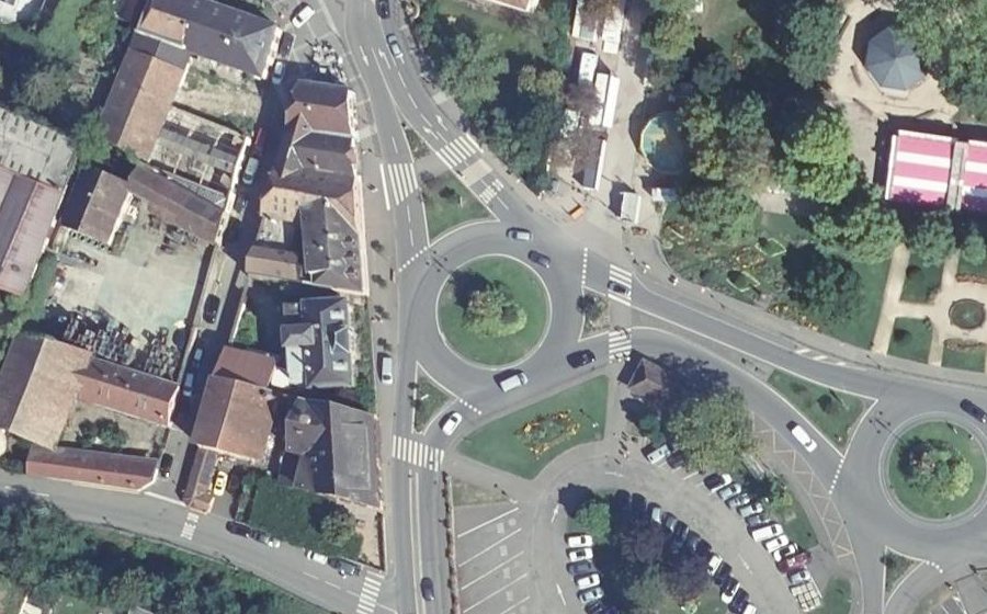 Vue aérienne du Rond-point anonyme n°18494880