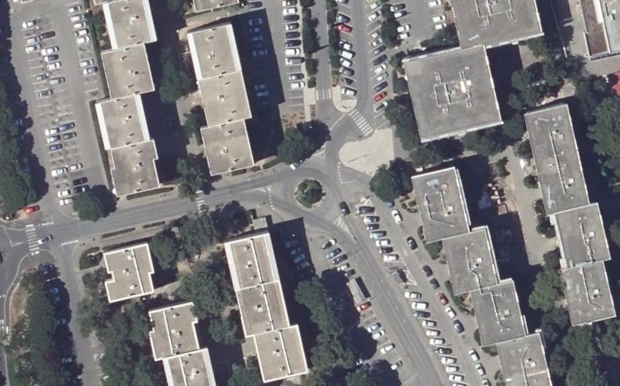 Vue aérienne du Rond-point anonyme n°185019415