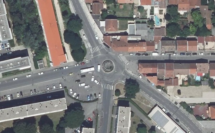 Vue aérienne du Rond-point anonyme n°18503841