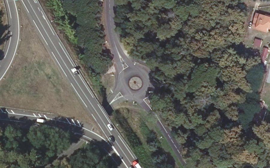 Vue aérienne du Rond-point anonyme n°185048763