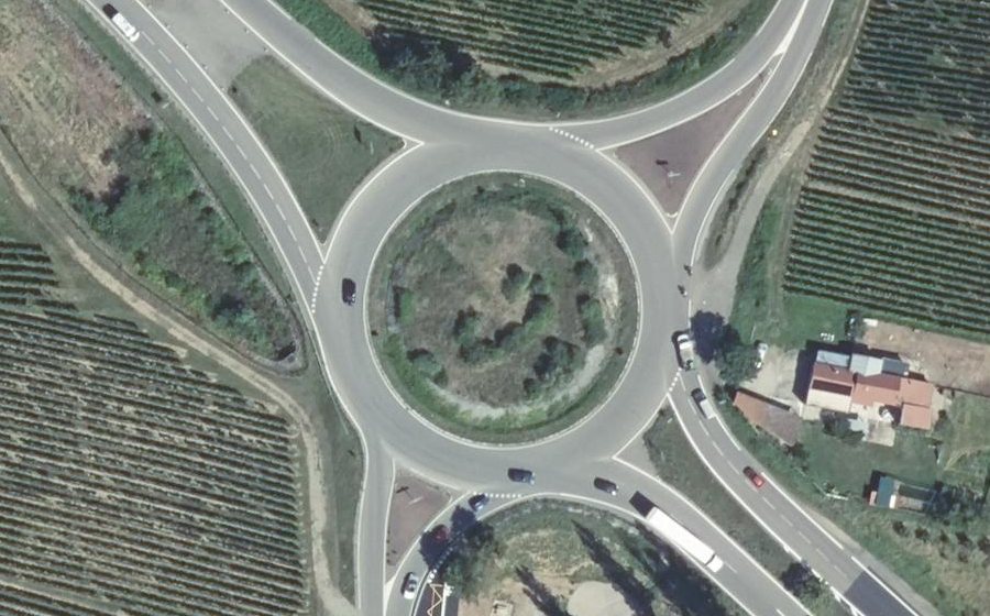 Vue aérienne du Rond-point anonyme n°18509600