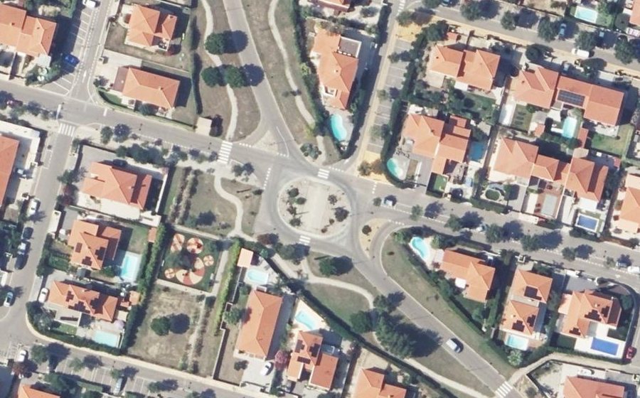 Vue aérienne du Rond-point anonyme n°185275813