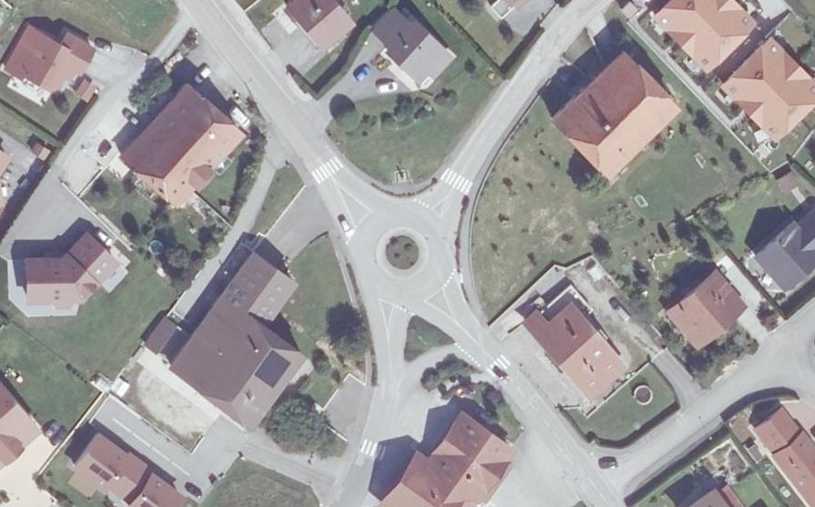 Vue aérienne du Rond-point anonyme n°185328037