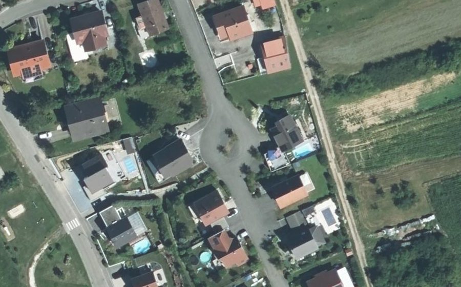 Vue aérienne du Rond-point anonyme n°185407563