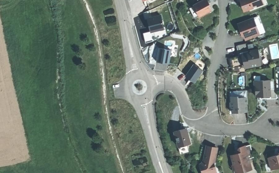 Vue aérienne du Rond-point anonyme n°185407564