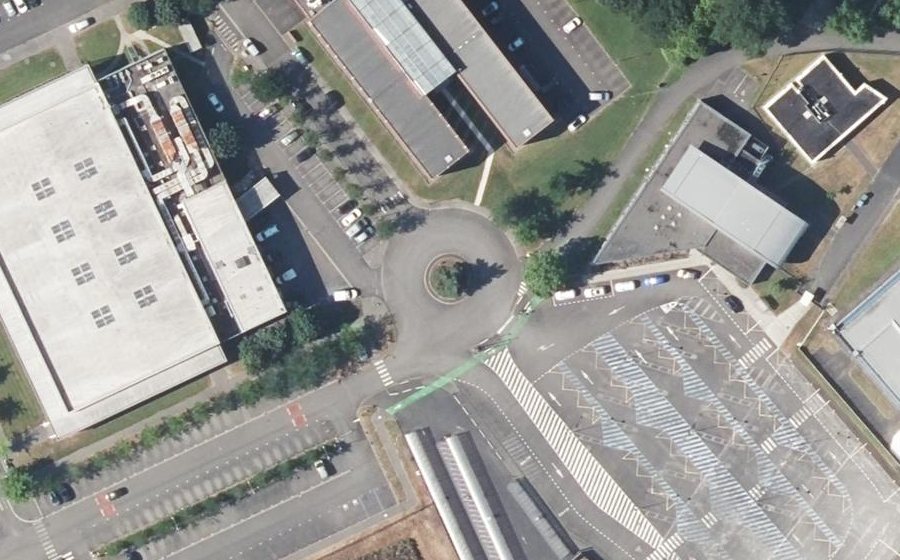 Vue aérienne du Rond-point anonyme n°185657819