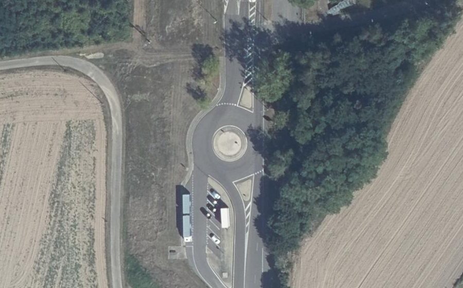 Vue aérienne du Rond-point anonyme n°185803365