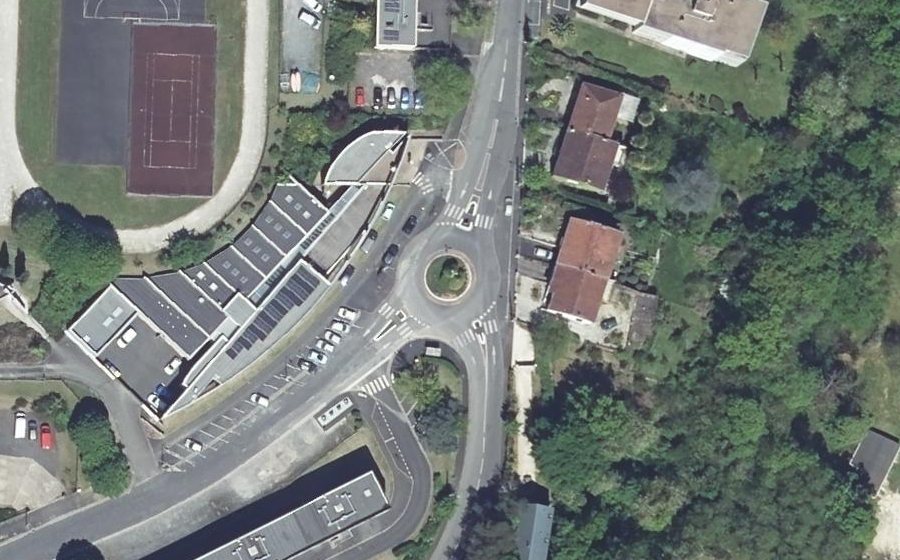 Vue aérienne du Rond-point anonyme n°185829029