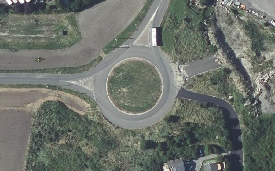 Vue aérienne du Rond-point anonyme n°185861010