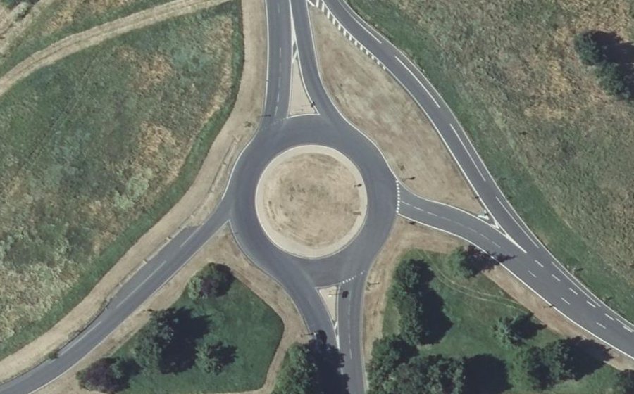 Vue aérienne du Rond-point anonyme n°185861020