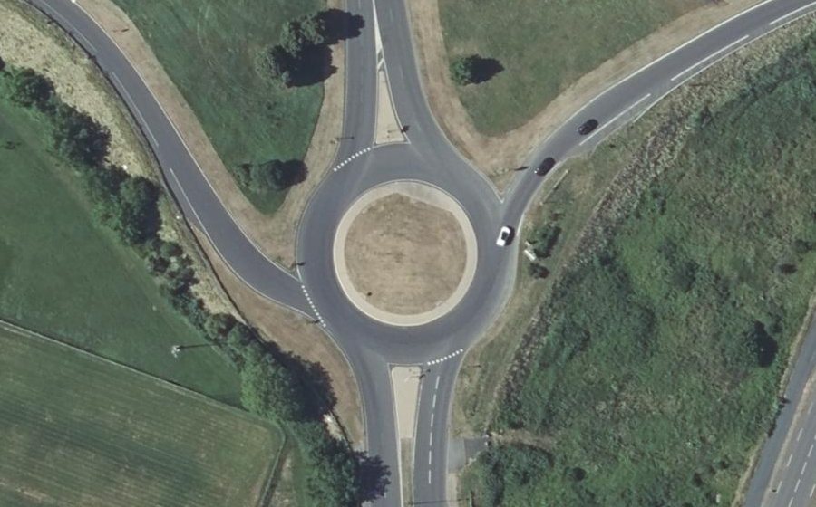 Vue aérienne du Rond-point anonyme n°185861022