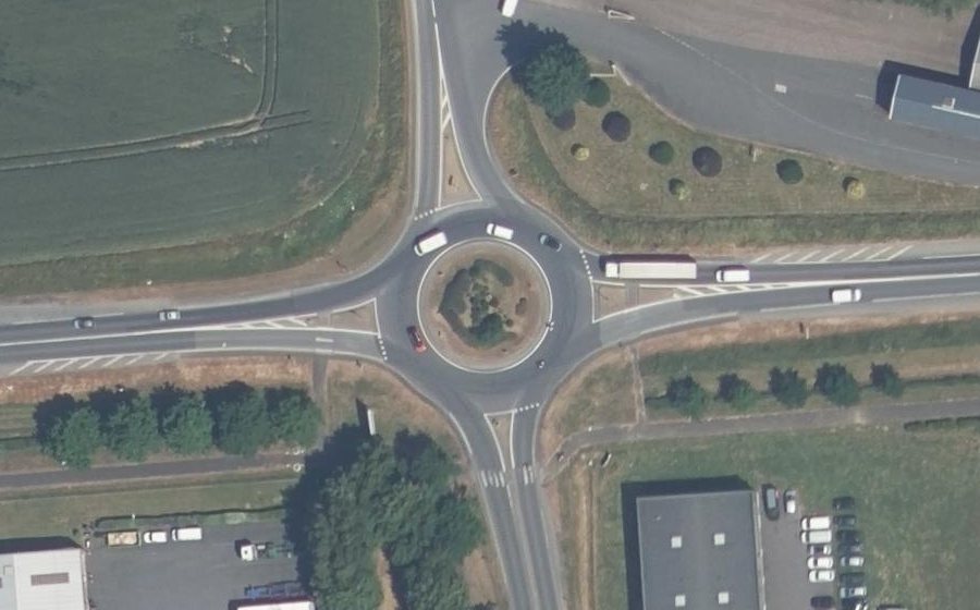 Vue aérienne du Rond-point anonyme n°186006284