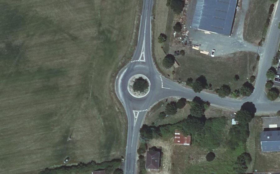 Vue aérienne du Rond-point anonyme n°186042924