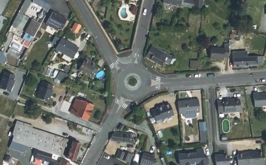 Vue aérienne du Rond-point anonyme n°186050667