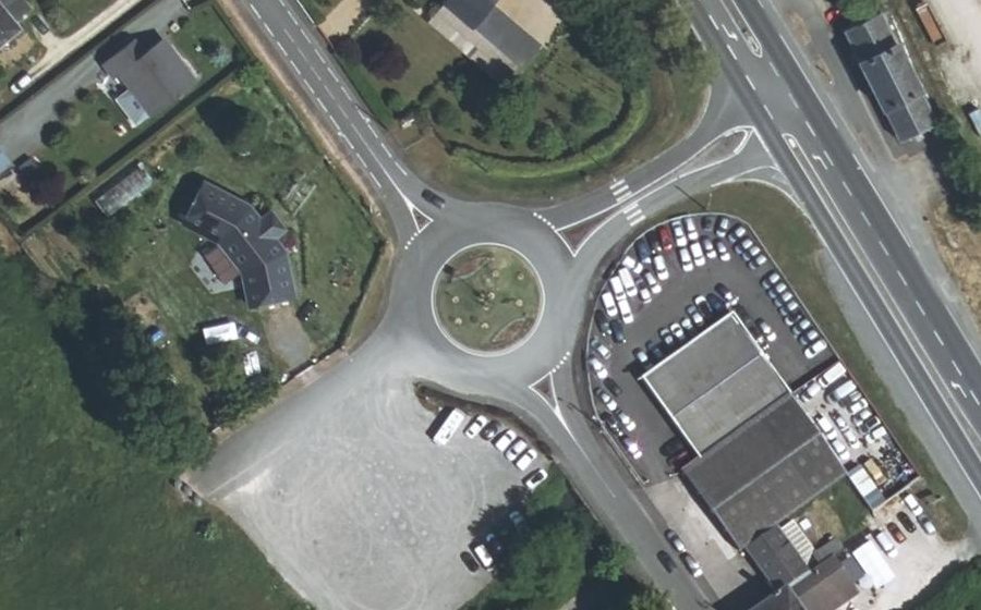 Vue aérienne du Rond-point anonyme n°186069160
