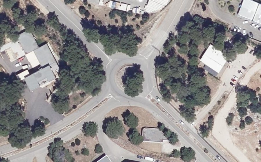 Vue aérienne du Rond-point anonyme n°186072521