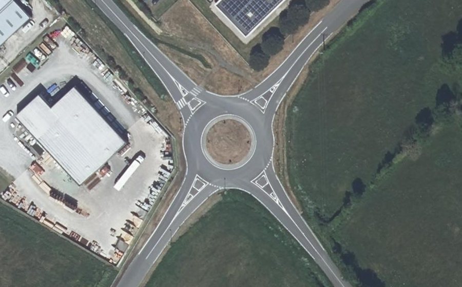 Vue aérienne du Rond-point anonyme n°186141960