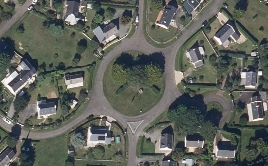 Vue aérienne du Rond-point anonyme n°186187028