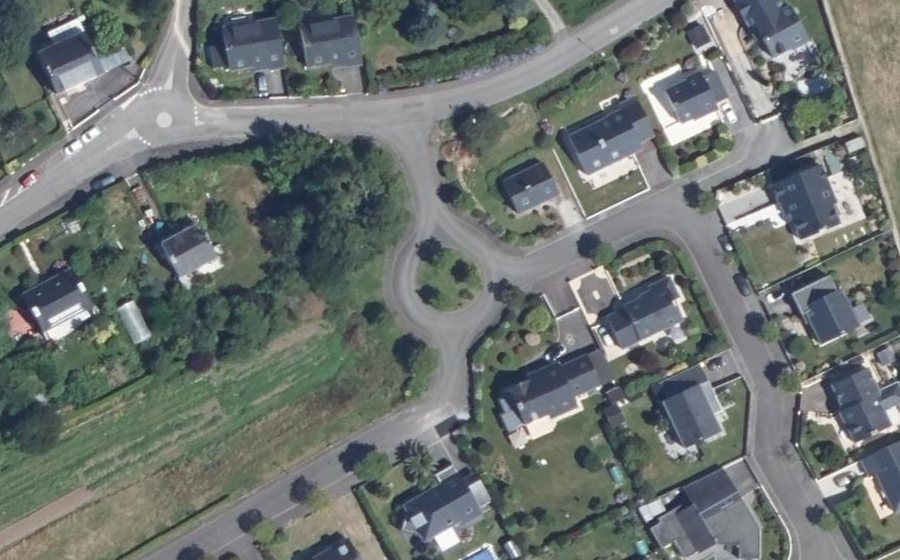 Vue aérienne du Rond-point anonyme n°186190475