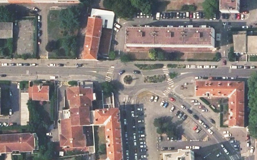 Vue aérienne du Rond-point anonyme n°18619106