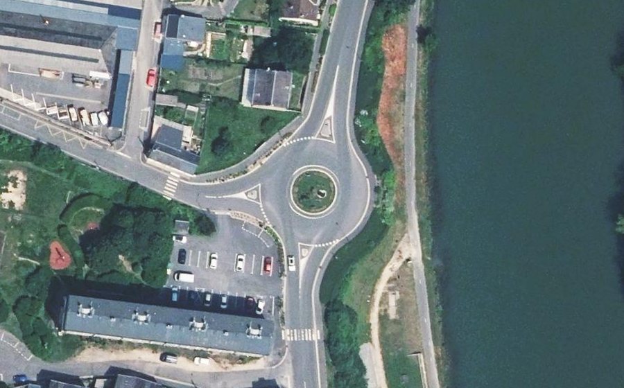 Vue aérienne du Rond-point anonyme n°186191553