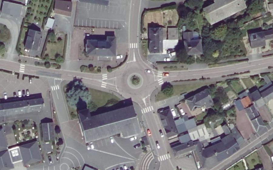Vue aérienne du Rond-point anonyme n°186301156