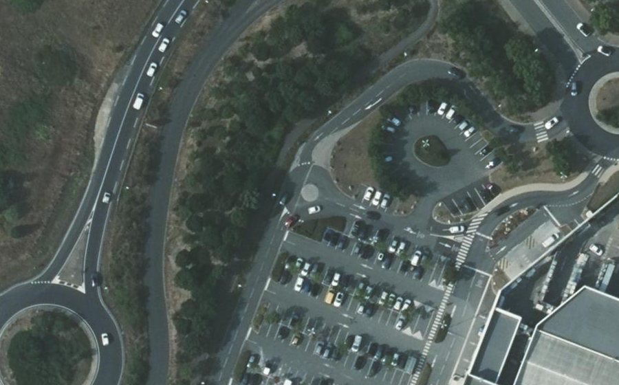 Vue aérienne du Rond-point anonyme n°186352636