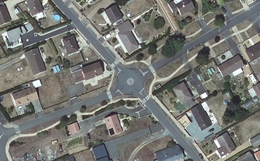 Vue aérienne du Rond-point anonyme n°186362483