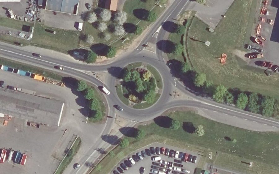 Vue aérienne du Rond-point anonyme n°18637331