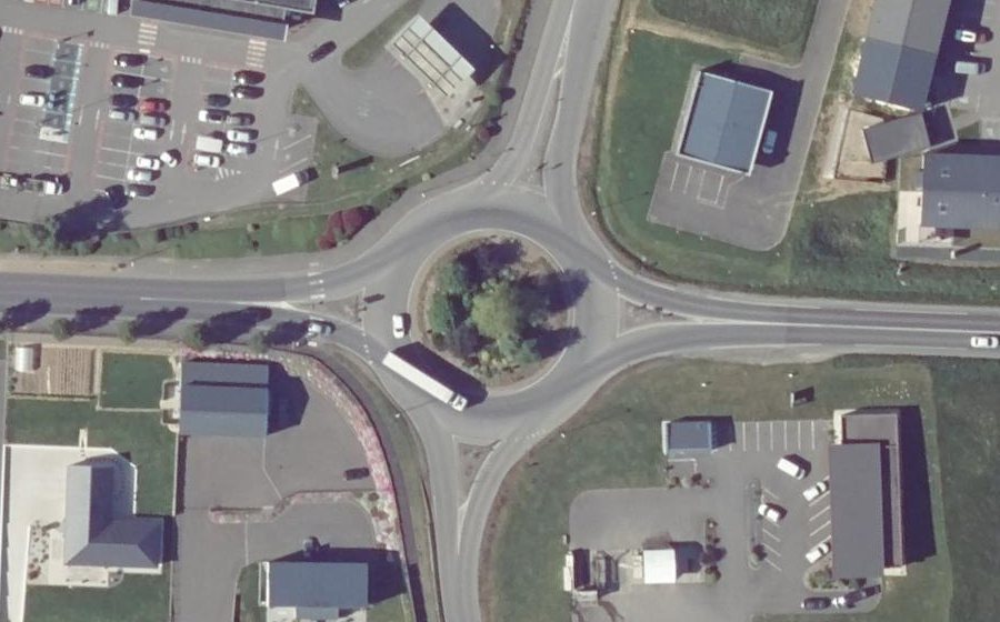 Vue aérienne du Rond-point anonyme n°18637410
