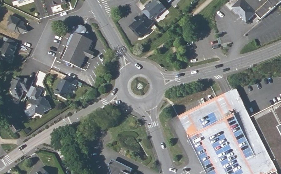 Vue aérienne du Rond-point anonyme n°18637415