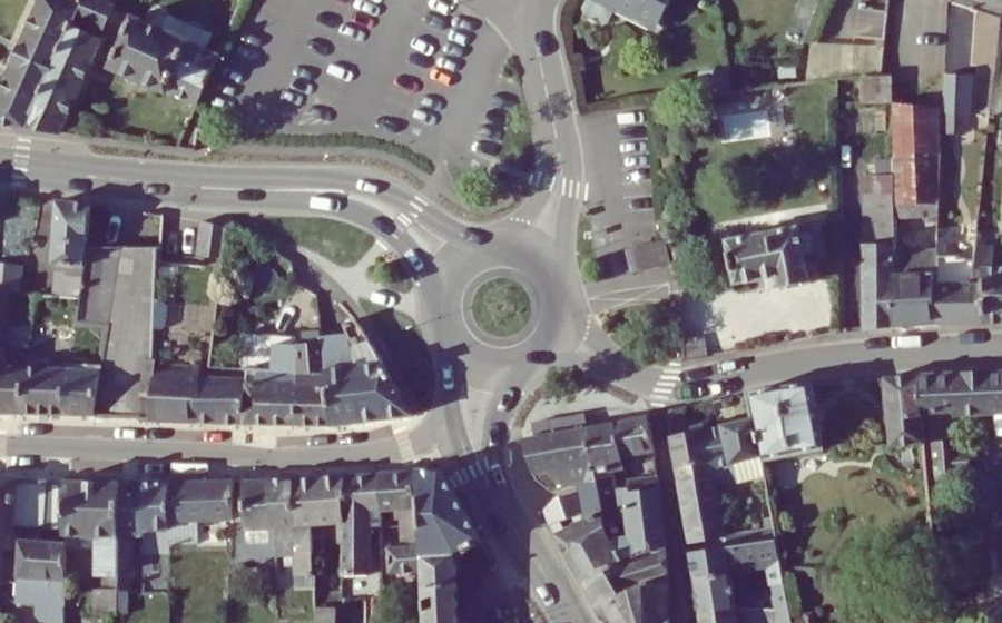 Vue aérienne du Rond-point anonyme n°18637486
