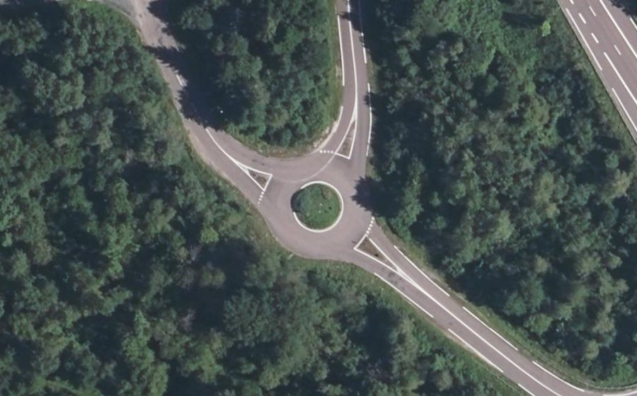 Vue aérienne du Rond-point anonyme n°186375808