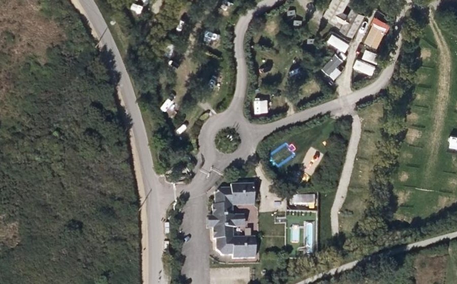 Vue aérienne du Rond-point anonyme n°186387144