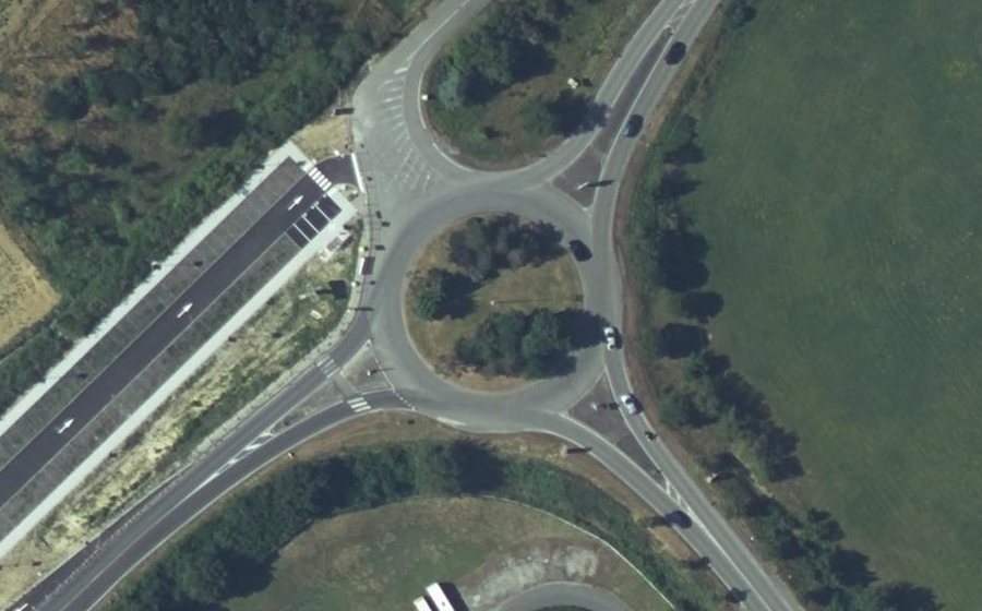 Vue aérienne du Rond-point anonyme n°18640964
