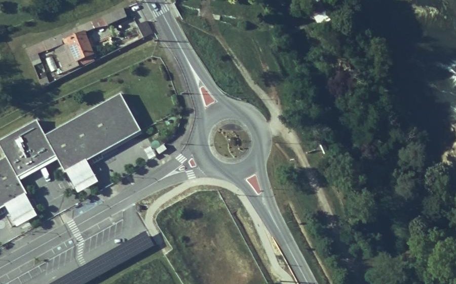 Vue aérienne du Rond-point anonyme n°18640976