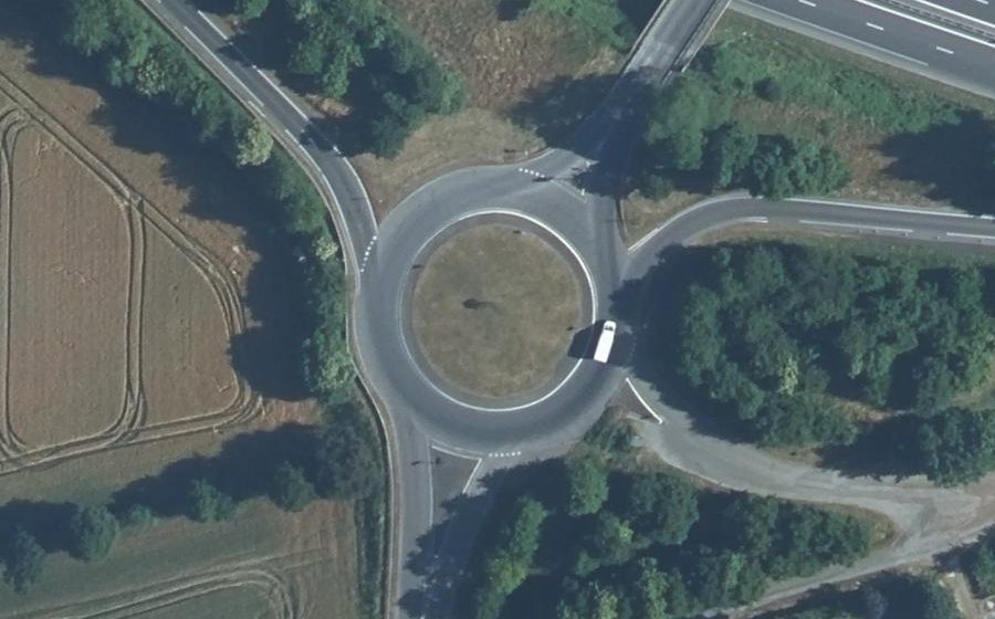 Vue aérienne du Rond-point anonyme n°18641260
