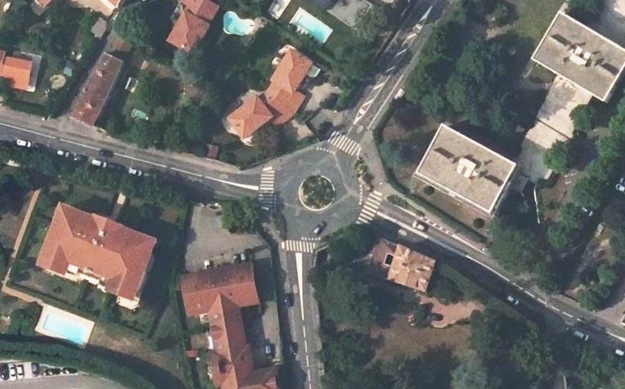 Vue aérienne du Rond-point anonyme n°18643753
