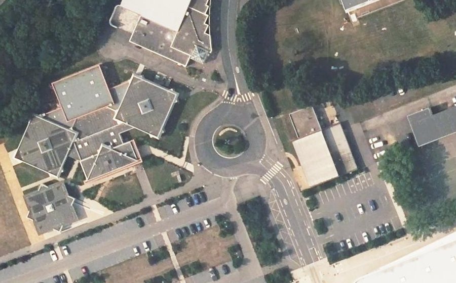 Vue aérienne du Rond-point anonyme n°18643776
