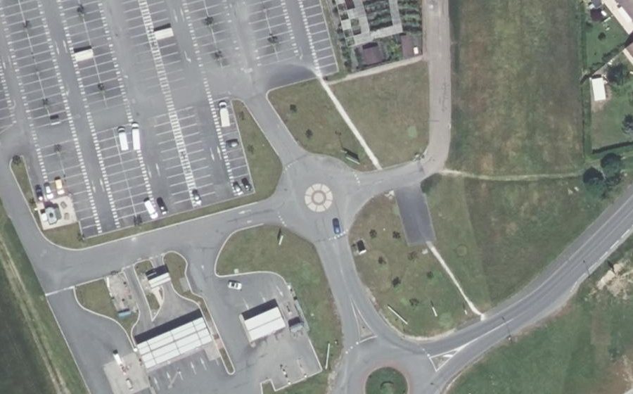 Vue aérienne du Rond-point anonyme n°186491571
