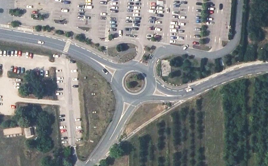 Vue aérienne du Rond-point anonyme n°186500535
