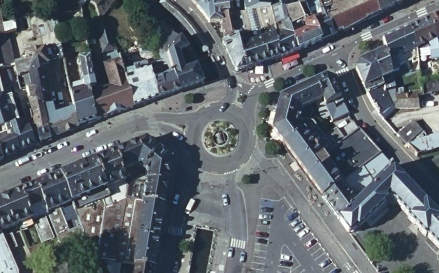 Vue aérienne du Rond-point anonyme n°186654224