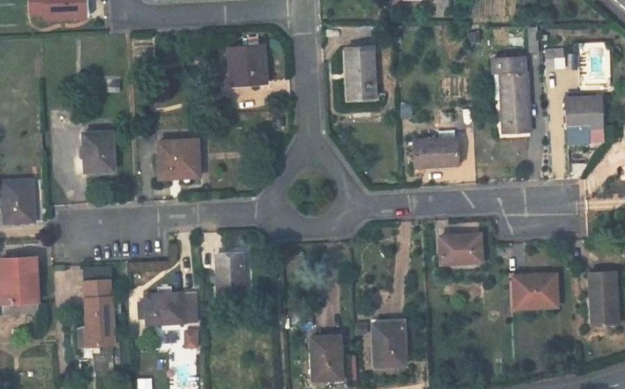 Vue aérienne du Rond-point anonyme n°186668915