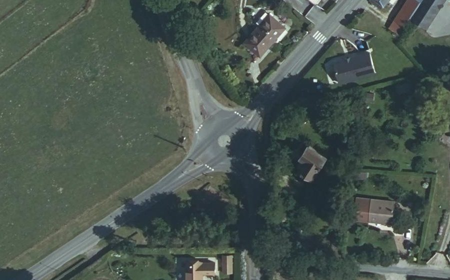 Vue aérienne du Rond-point anonyme n°186770841
