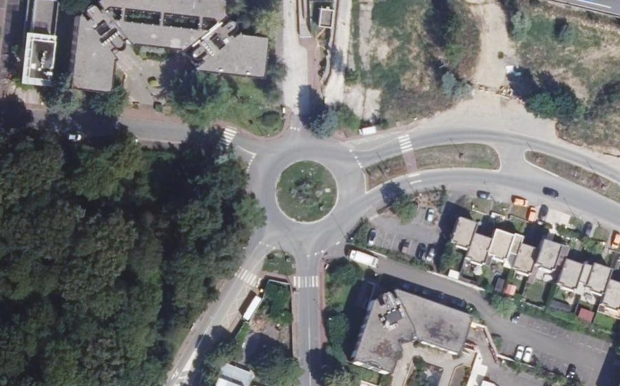 Vue aérienne du Rond-point anonyme n°18678323