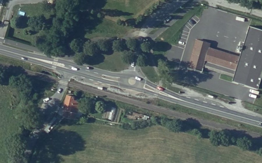 Vue aérienne du Rond-point anonyme n°186787357