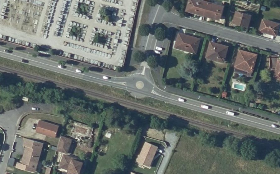 Vue aérienne du Rond-point anonyme n°186788690