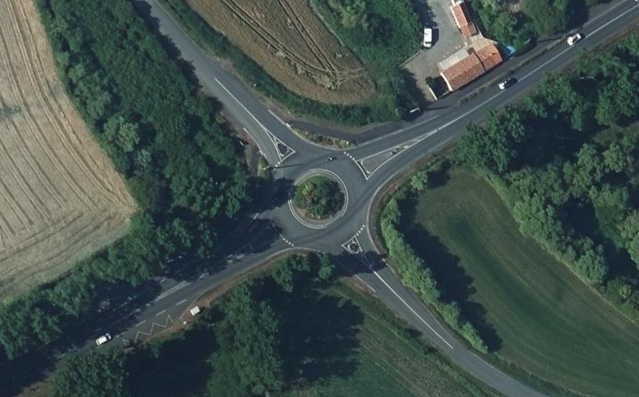 Vue aérienne du Rond-point anonyme n°186797270