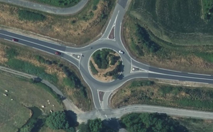 Vue aérienne du Rond-point anonyme n°186812849