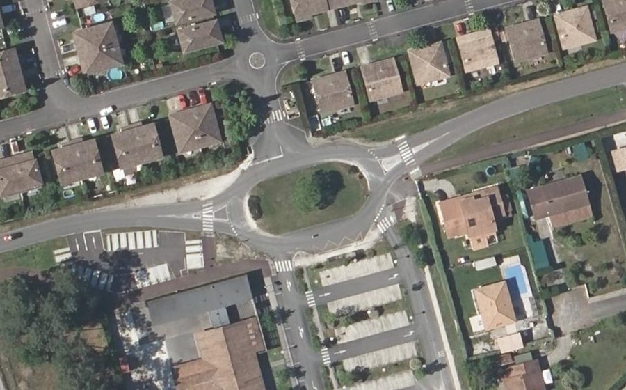 Vue aérienne du Rond-point anonyme n°186932023